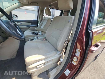 2016 Honda Odyssey SE 118.1" WB - miniatura 6