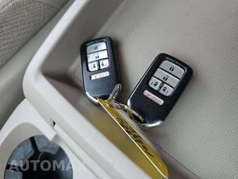 2016 Honda Odyssey SE 118.1" WB - miniatura 8