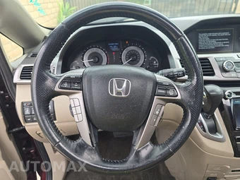 2016 Honda Odyssey Touring 118.1" WB - miniatura 10