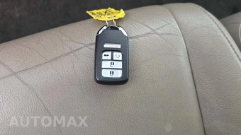 2016 Honda Odyssey Touring 118.1" WB - miniatura 19