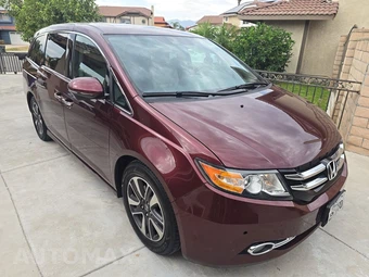 2016 Honda Odyssey Touring 118.1" WB - miniatura 3