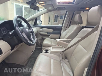 2016 Honda Odyssey Touring 118.1" WB - miniatura 7