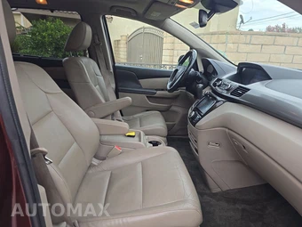 2016 Honda Odyssey Touring 118.1" WB - miniatura 8