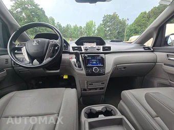 2016 Honda Odyssey Touring 118.1" WB - miniatura 11