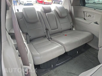 2016 Honda Odyssey Touring 118.1" WB - miniatura 14