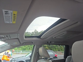 2016 Honda Odyssey Touring 118.1" WB - miniatura 18