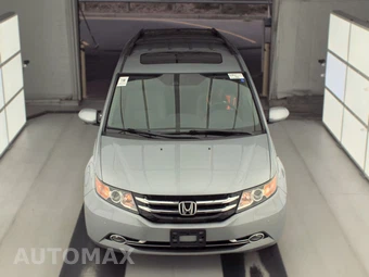 2016 Honda Odyssey Touring 118.1" WB - miniatura 2