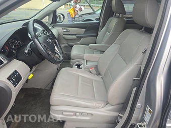 2016 Honda Odyssey Touring 118.1" WB - miniatura 7