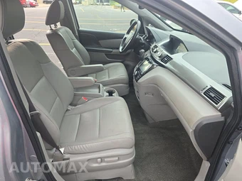 2016 Honda Odyssey Touring 118.1" WB - miniatura 8