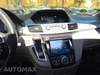 2016 Honda Odyssey Touring 118.1" WB - miniatura 10