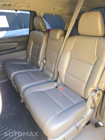 2016 Honda Odyssey Touring 118.1" WB - miniatura 13