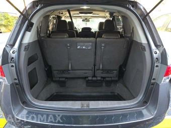 2016 Honda Odyssey Touring 118.1" WB - miniatura 15
