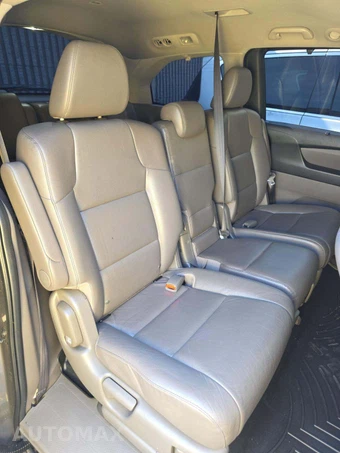 2016 Honda Odyssey Touring 118.1" WB - miniatura 17
