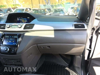 2016 Honda Odyssey Touring 118.1" WB - miniatura 20