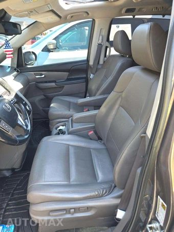 2016 Honda Odyssey Touring 118.1" WB - miniatura 6