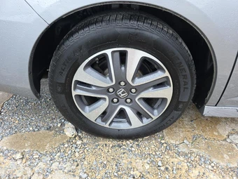 2016 Honda Odyssey Touring 118.1" WB - miniatura 10