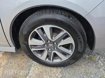 2016 Honda Odyssey Touring 118.1" WB - miniatura 11