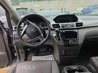 2016 Honda Odyssey Touring 118.1" WB - miniatura 14