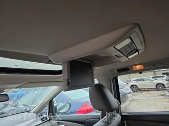 2016 Honda Odyssey Touring 118.1" WB - miniatura 28