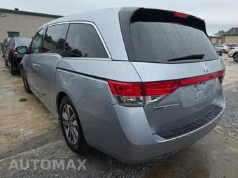 2016 Honda Odyssey Touring 118.1" WB - miniatura 6