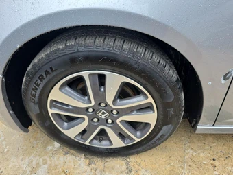 2016 Honda Odyssey Touring 118.1" WB - miniatura 8