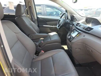 2016 Honda Odyssey Touring Elite 118.1" WB - miniatura 10