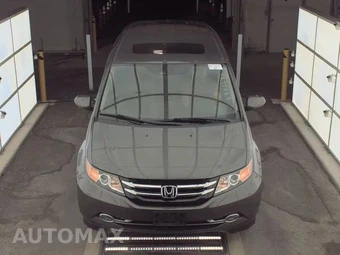 2016 Honda Odyssey Touring Elite 118.1" WB - miniatura 3
