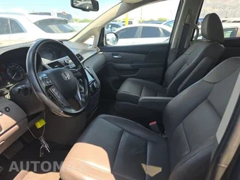 2016 Honda Odyssey Touring Elite 118.1" WB - miniatura 9