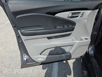 2016 Honda Pilot Touring w/Navigation & RES – miniatura 9