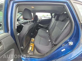 2016 Hyundai Accent SE Hatchback – miniatura 10