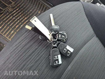 2016 Hyundai Accent SE Hatchback – miniatura 5