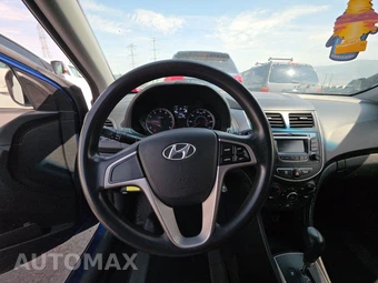 2016 Hyundai Accent SE Hatchback - miniatura 10