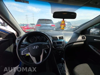 2016 Hyundai Accent SE Hatchback - miniatura 11