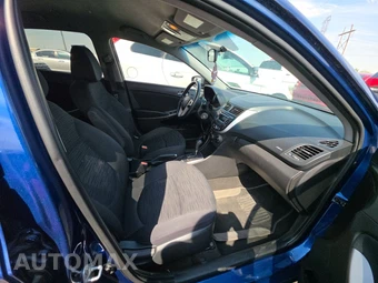 2016 Hyundai Accent SE Hatchback - miniatura 8