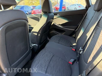 2016 Hyundai Accent SE Hatchback – miniatura 13