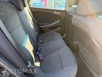 2016 Hyundai Accent SE Hatchback – miniatura 15