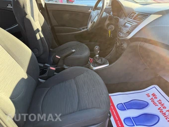 2016 Hyundai Accent SE Hatchback – miniatura 17
