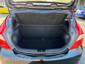 2016 Hyundai Accent SE Hatchback – miniatura 19