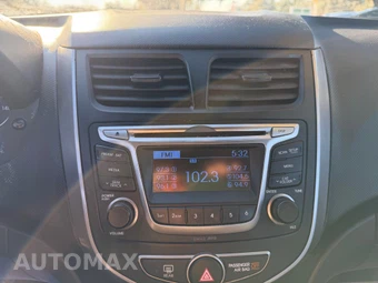 2016 Hyundai Accent SE Hatchback – miniatura 22