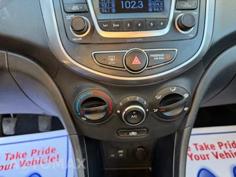 2016 Hyundai Accent SE Hatchback – miniatura 23