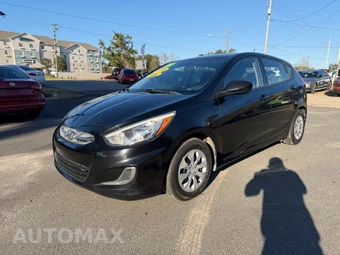 2016 Hyundai Accent SE Hatchback – miniatura 3