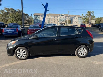 2016 Hyundai Accent SE Hatchback – miniatura 4