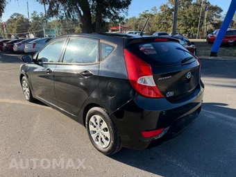 2016 Hyundai Accent SE Hatchback – miniatura 5
