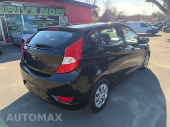 2016 Hyundai Accent SE Hatchback – miniatura 7