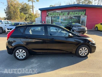 2016 Hyundai Accent SE Hatchback – miniatura 8
