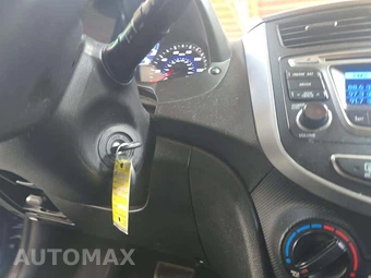 2016 Hyundai Accent SE Hatchback – miniatura 5