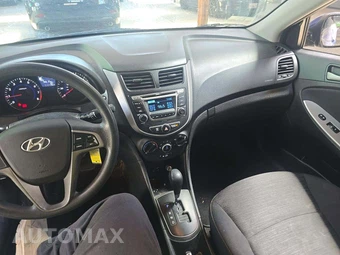 2016 Hyundai Accent SE Hatchback – miniatura 7
