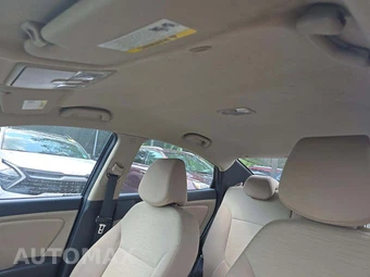 2016 Hyundai Accent SE Sedan – miniatura 11