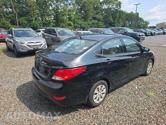 2016 Hyundai Accent SE Sedan – miniatura 3