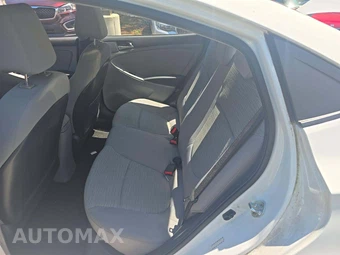 2016 Hyundai Accent SE Sedan – miniatura 13